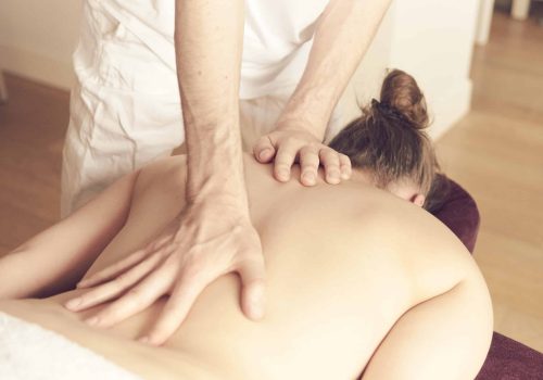 Massage californien intuitif centré sur le dos